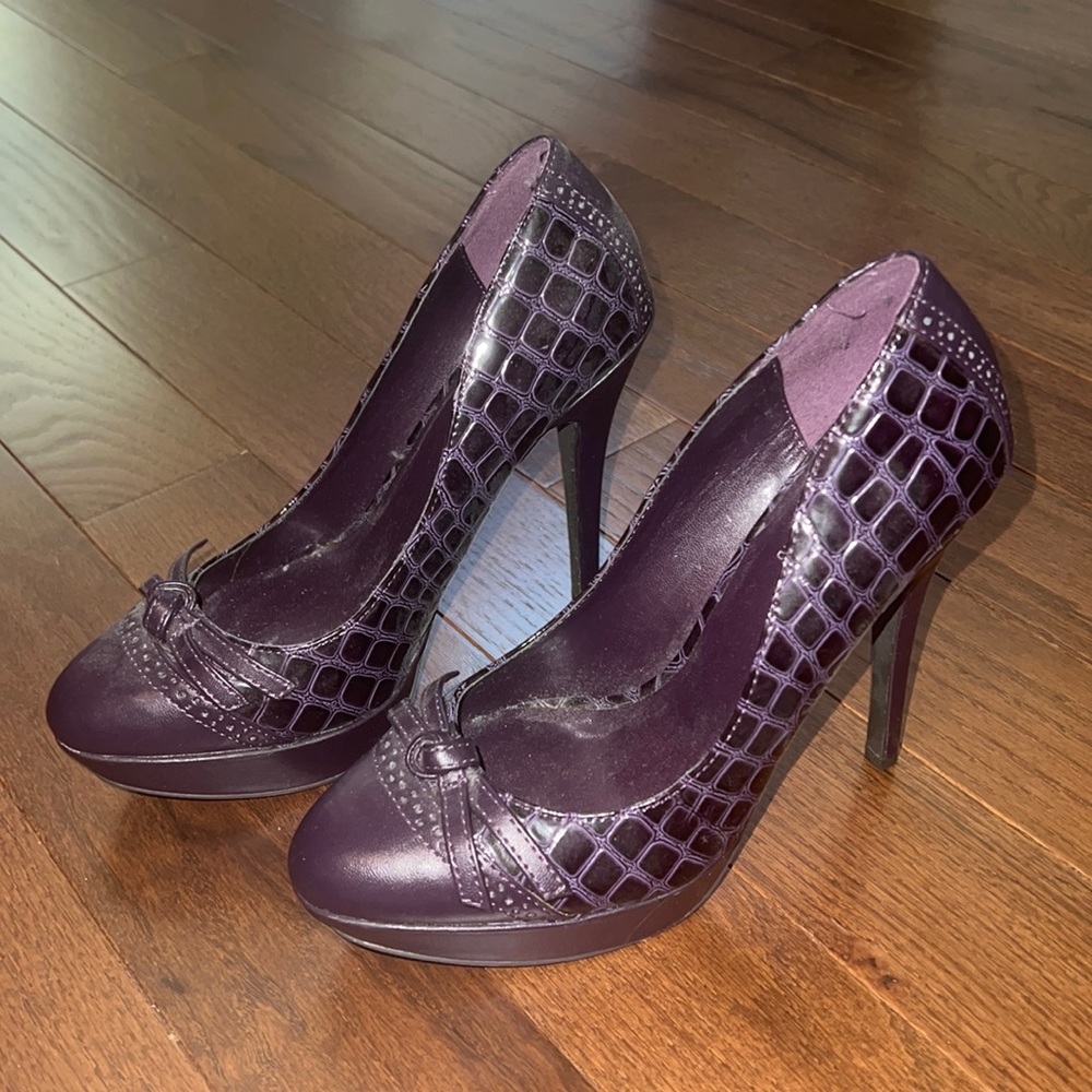 Charles by Charles David dark purple embossed leather heels with bow size 9